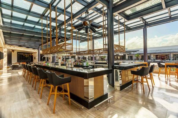 Royalton Bavaro Resort and Spa - Martini Mix Bar